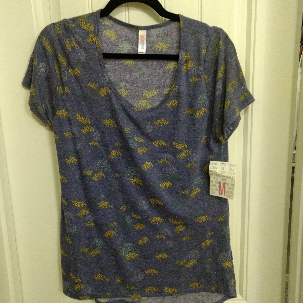 LuLaRoe Medium Classic T NWT